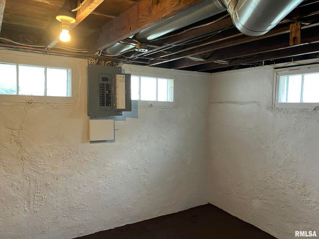 1516 CHESTNUT Street, Quincy, IL 62301