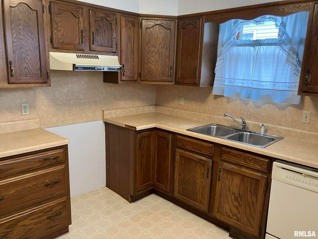 1516 CHESTNUT Street, Quincy, IL 62301