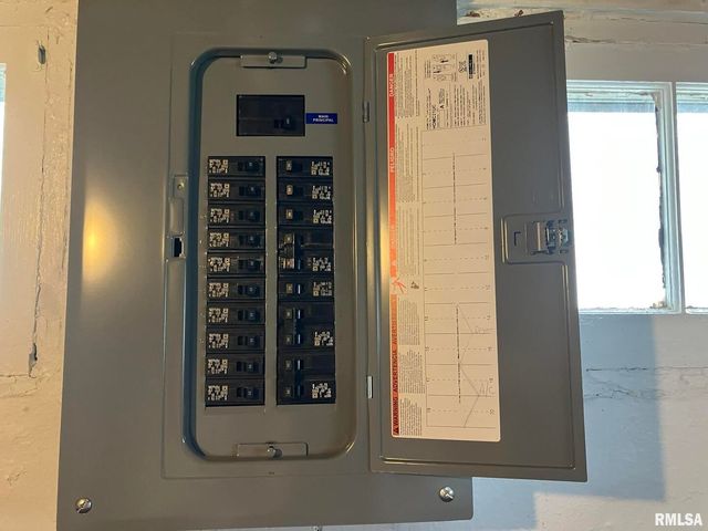 1516 CHESTNUT Street, Quincy, IL 62301