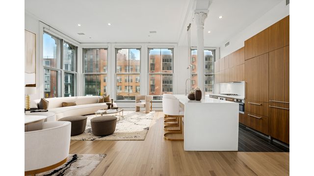 2 BLEECKER Street, New York City, NY 10012