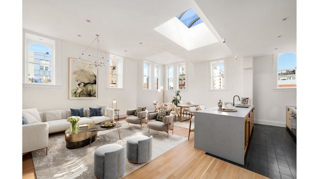 2 BLEECKER Street, New York City, NY 10012