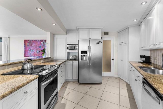 5420 N Ocean Drive 1605, Singer Island, FL 33404