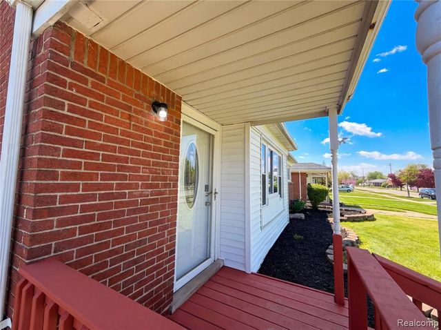 28832 Kaufman Street, Roseville, MI 48066