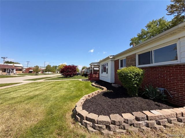 28832 Kaufman Street, Roseville, MI 48066