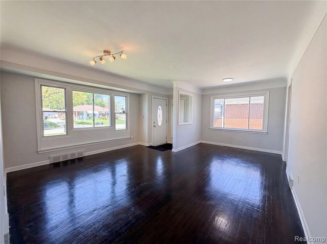 28832 Kaufman Street, Roseville, MI 48066