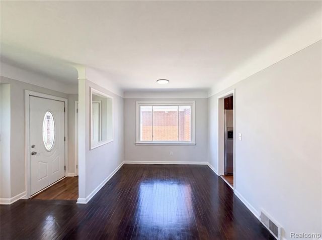 28832 Kaufman Street, Roseville, MI 48066