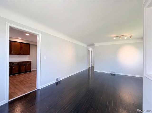 28832 Kaufman Street, Roseville, MI 48066