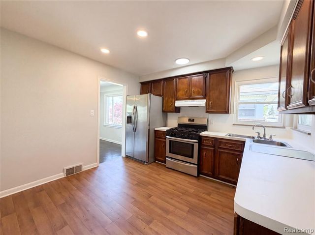 28832 Kaufman Street, Roseville, MI 48066