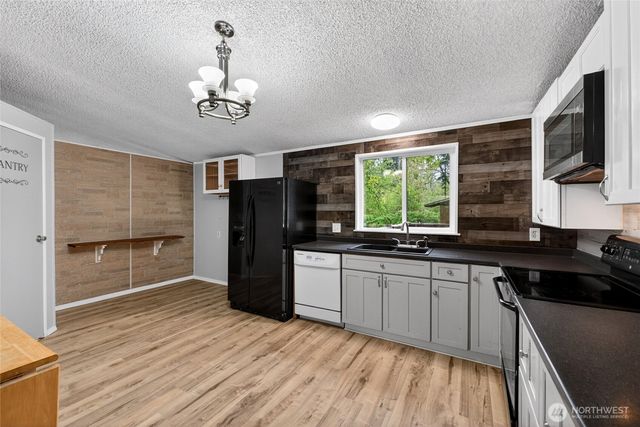 36412 86th Avenue Ct E, Eatonville, WA 98328