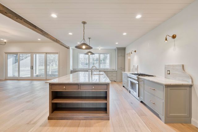 5736 S Foxboro Trail, Springfield, MO 65804