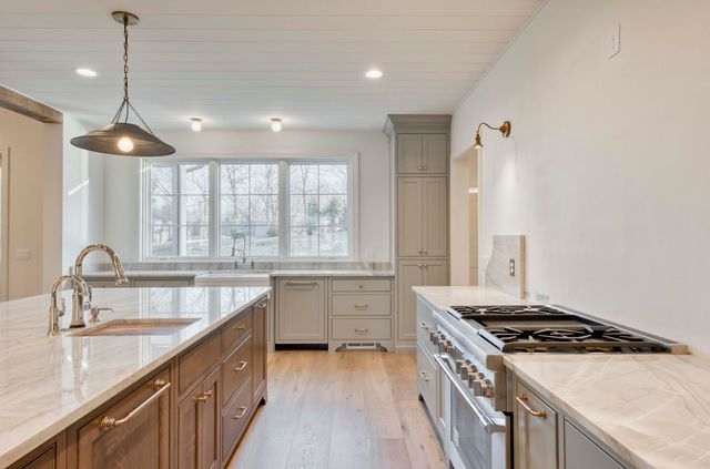 5736 S Foxboro Trail, Springfield, MO 65804