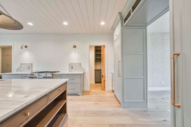 5736 S Foxboro Trail, Springfield, MO 65804