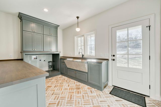 5736 S Foxboro Trail, Springfield, MO 65804