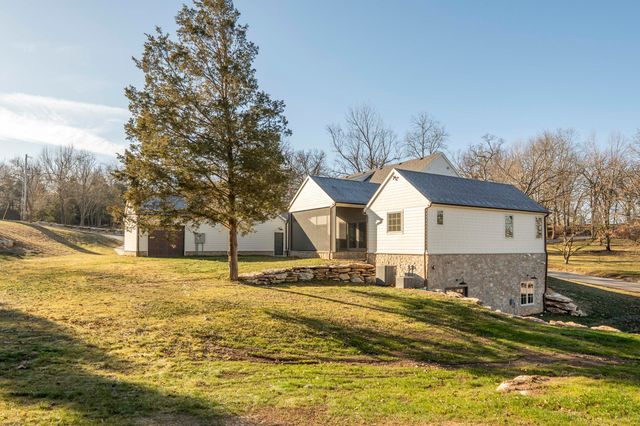 5736 S Foxboro Trail, Springfield, MO 65804