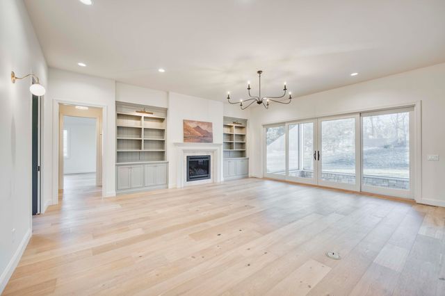 5736 S Foxboro Trail, Springfield, MO 65804