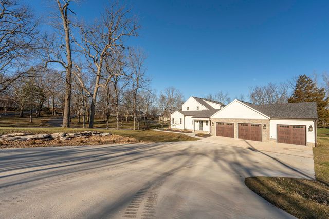 5736 S Foxboro Trail, Springfield, MO 65804