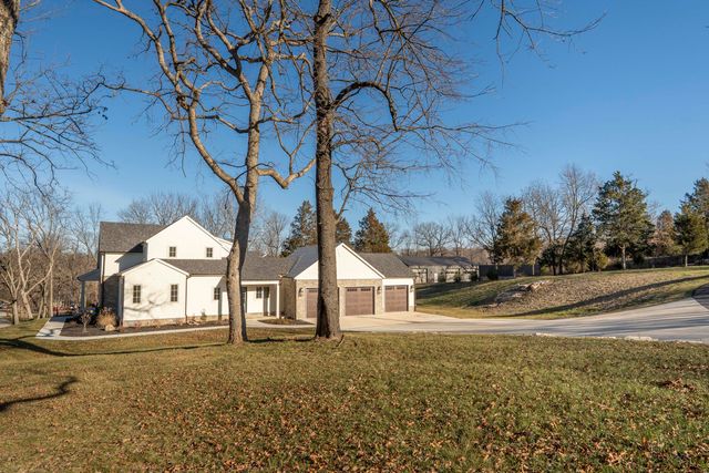 5736 S Foxboro Trail, Springfield, MO 65804