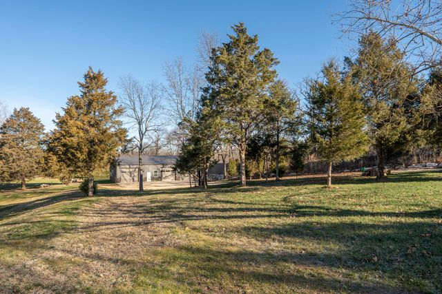 5736 S Foxboro Trail, Springfield, MO 65804
