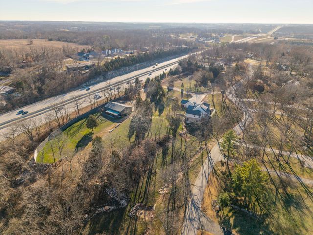 5736 S Foxboro Trail, Springfield, MO 65804