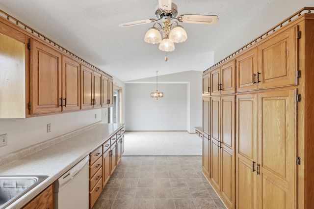 2073 Lydia Avenue E, Maplewood, MN 55109