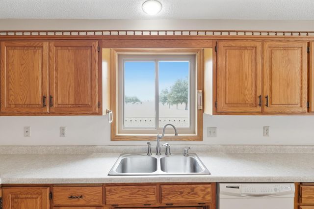 2073 Lydia Avenue E, Maplewood, MN 55109