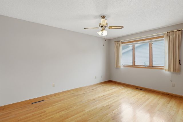 2073 Lydia Avenue E, Maplewood, MN 55109