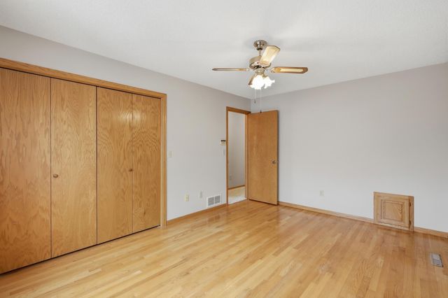 2073 Lydia Avenue E, Maplewood, MN 55109