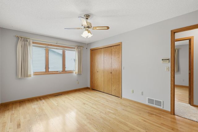 2073 Lydia Avenue E, Maplewood, MN 55109