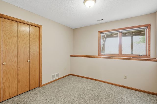 2073 Lydia Avenue E, Maplewood, MN 55109