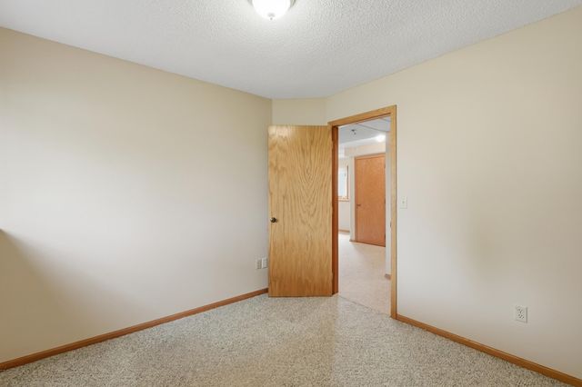 2073 Lydia Avenue E, Maplewood, MN 55109