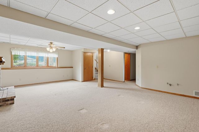 2073 Lydia Avenue E, Maplewood, MN 55109