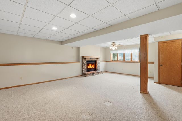 2073 Lydia Avenue E, Maplewood, MN 55109