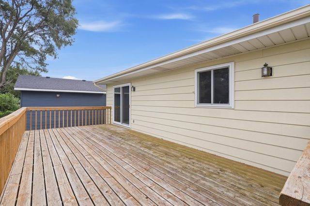 2073 Lydia Avenue E, Maplewood, MN 55109
