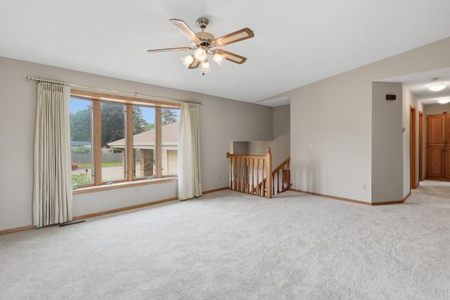 2073 Lydia Avenue E, Maplewood, MN 55109