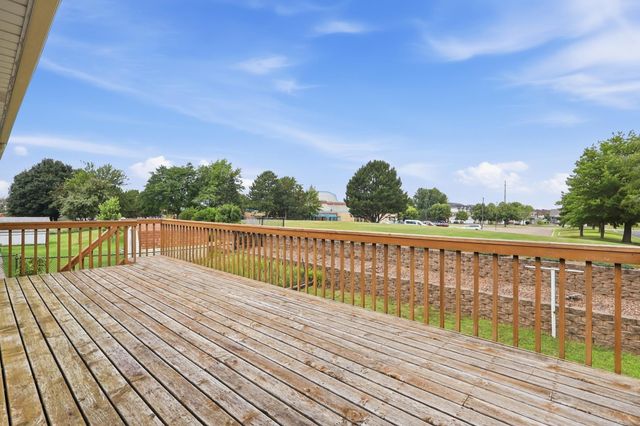 2073 Lydia Avenue E, Maplewood, MN 55109