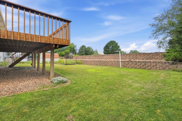2073 Lydia Avenue E, Maplewood, MN 55109