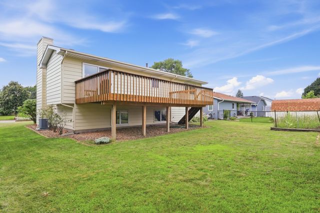 2073 Lydia Avenue E, Maplewood, MN 55109