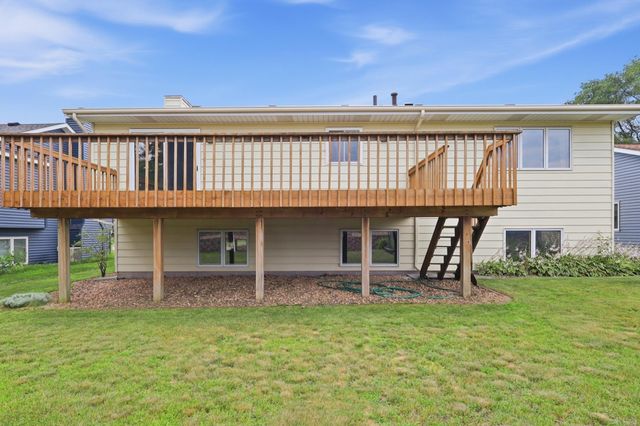 2073 Lydia Avenue E, Maplewood, MN 55109