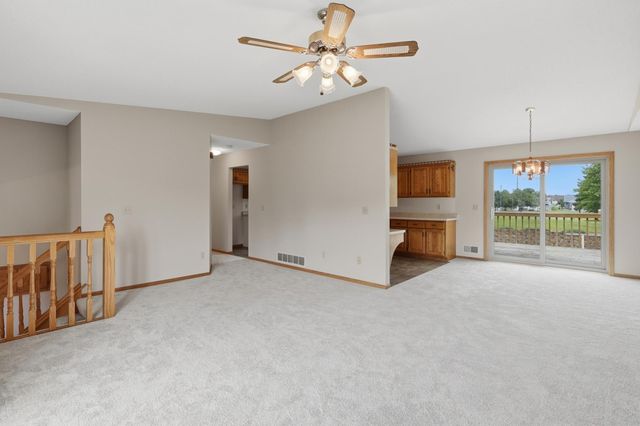 2073 Lydia Avenue E, Maplewood, MN 55109
