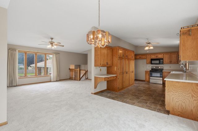 2073 Lydia Avenue E, Maplewood, MN 55109