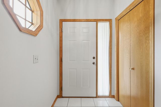 2073 Lydia Avenue E, Maplewood, MN 55109