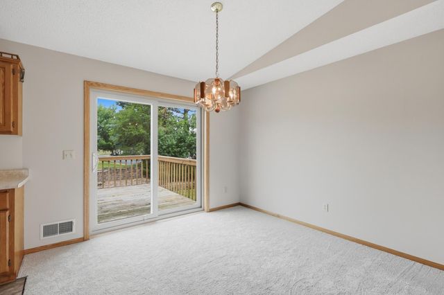 2073 Lydia Avenue E, Maplewood, MN 55109