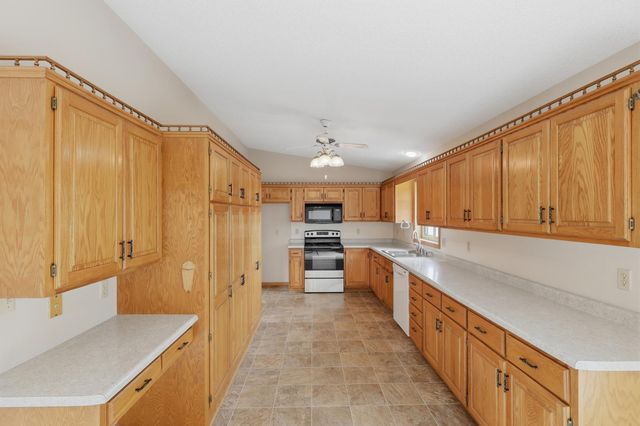 2073 Lydia Avenue E, Maplewood, MN 55109
