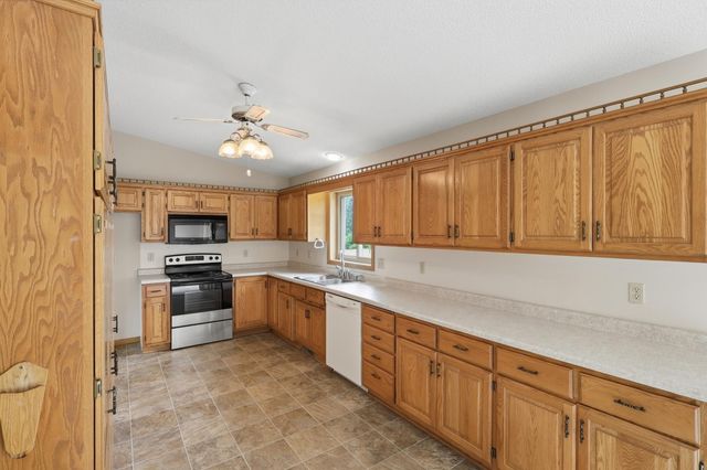 2073 Lydia Avenue E, Maplewood, MN 55109