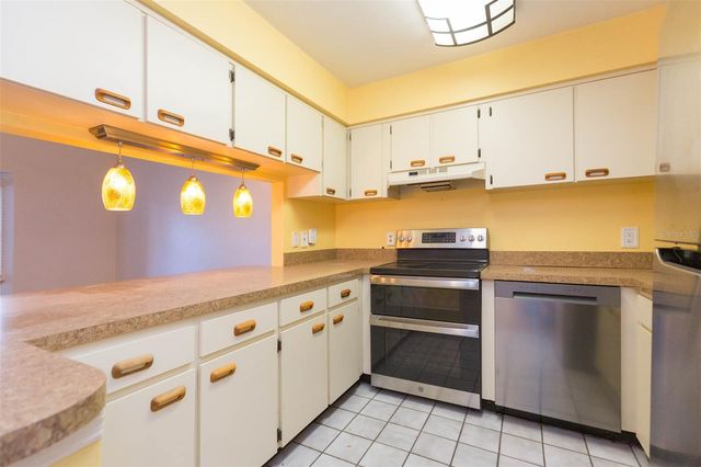 5203 PINE MILL COURT, Temple Terrace, FL 33617