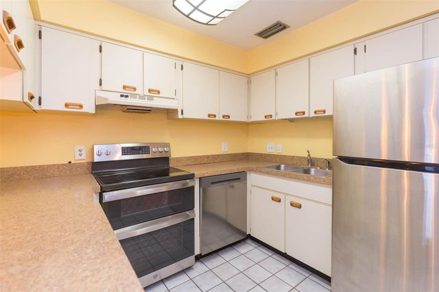 5203 PINE MILL COURT, Temple Terrace, FL 33617