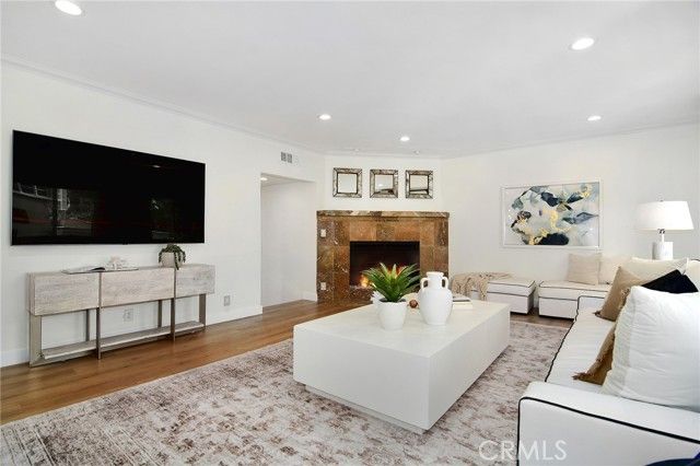 959 N Doheny 205, West Hollywood, CA 90069