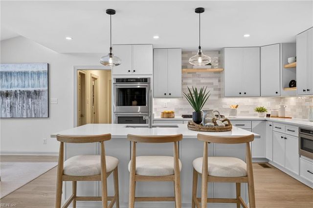 892 Bishopsgate LN, Virginia Beach, VA 23452