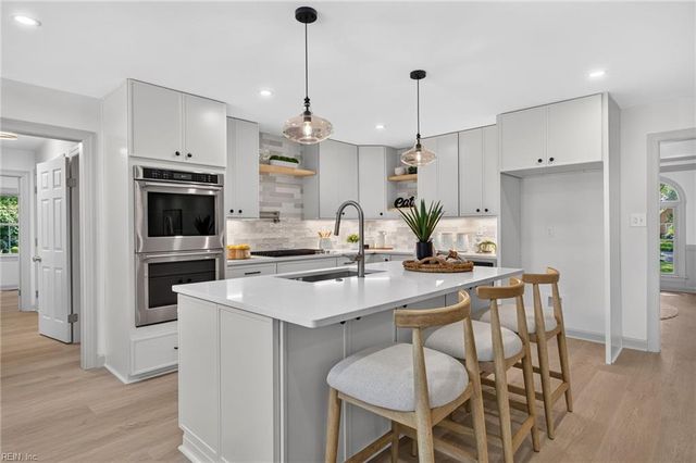892 Bishopsgate LN, Virginia Beach, VA 23452