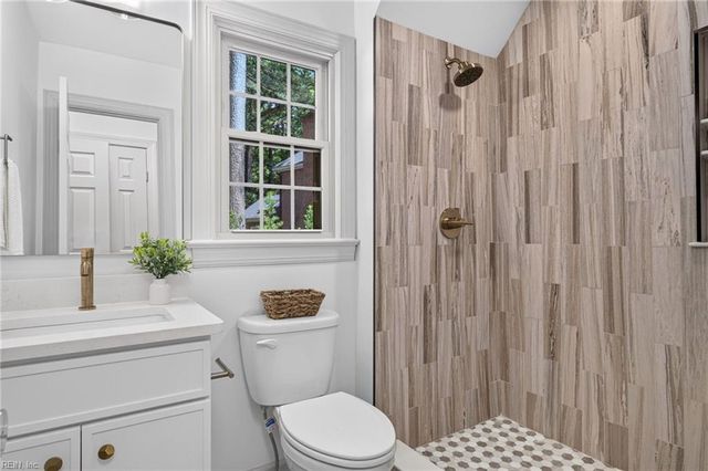 892 Bishopsgate LN, Virginia Beach, VA 23452